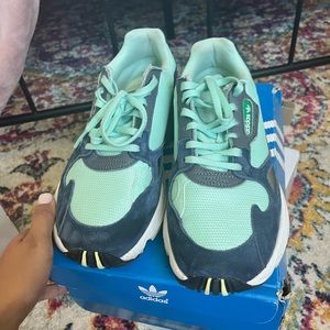 Adidas Falcons 7.5 womens